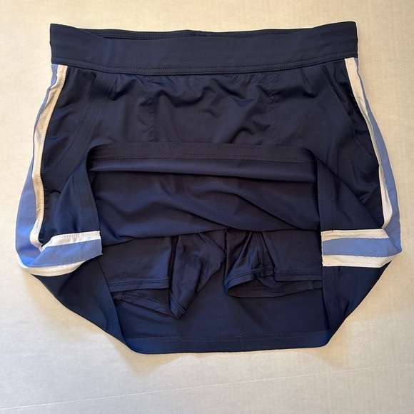 Belyn Key Mia Golf Navy blue skort w/piped side panel & built in short Sz-S T6 - Picture 5 of 14